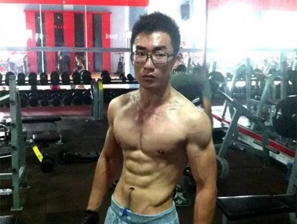 单薄的中国式青少年到肌肉饱满的型男变形记