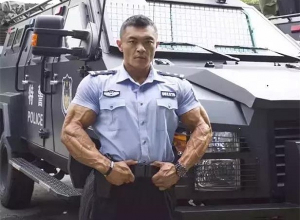 这个中国的36岁肌肉警察，用身材震慑了全球！