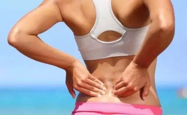 久坐伏案人群的救星：六个动作帮你缓解下背部疼痛