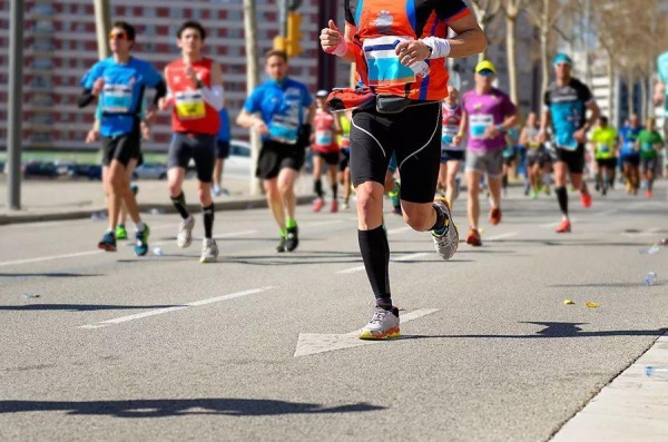 普通跑者如何才能顺利跑完一次半程/全程马拉松？ 